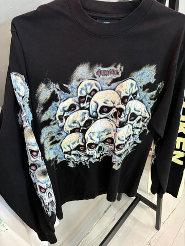 Ashtro Pile of Skull L/S Black